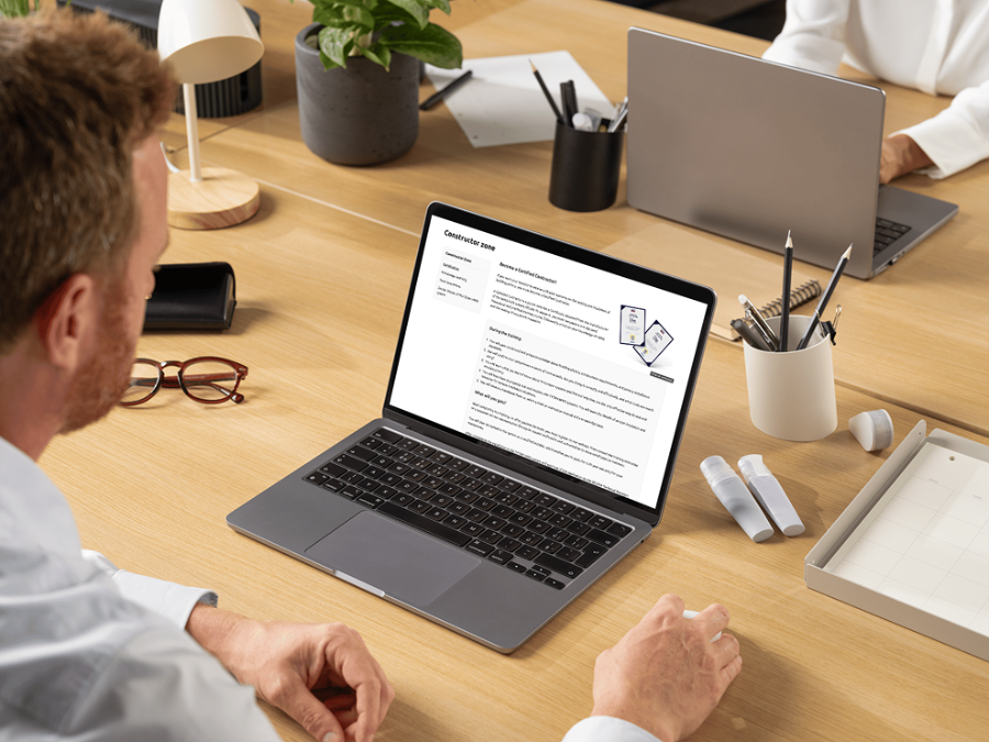 tytan_contractor_zone_on_laptop-1